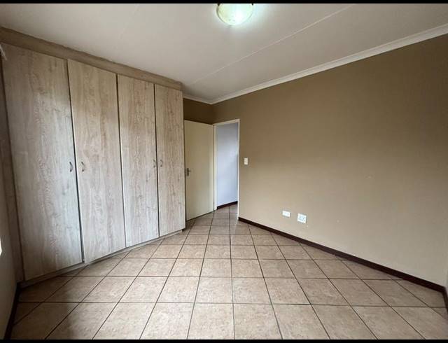 2 BEDROOM APARTMENT FOR SALE IN FLORIDA GLEN
